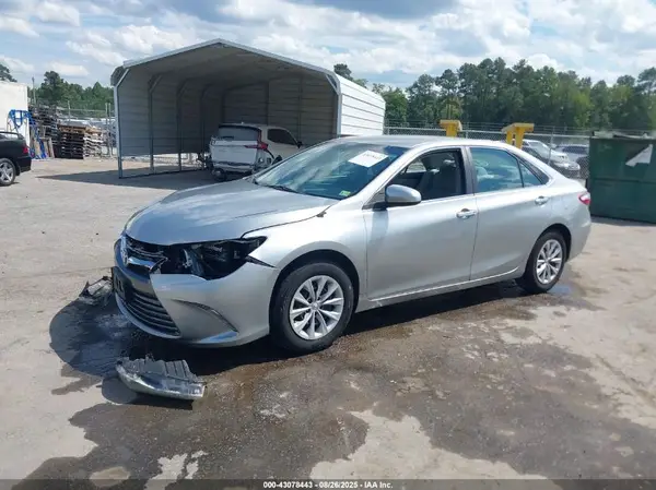 4T1BF1FK1HU632575 2017 TOYOTA CAMRY - Image 2