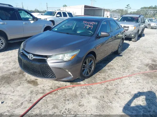 4T1BF1FK1HU633161 2017 TOYOTA CAMRY - Image 2
