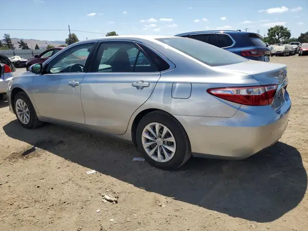 4T1BF1FK1HU636366 2017 TOYOTA CAMRY - Image 2