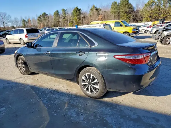 4T1BF1FK1HU640210 2017 TOYOTA CAMRY - Image 2