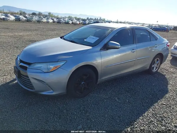 4T1BF1FK1HU641325 2017 TOYOTA CAMRY - Image 2
