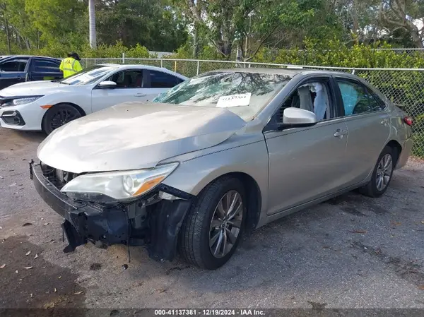 4T1BF1FK1HU642281 2017 TOYOTA CAMRY - Image 2