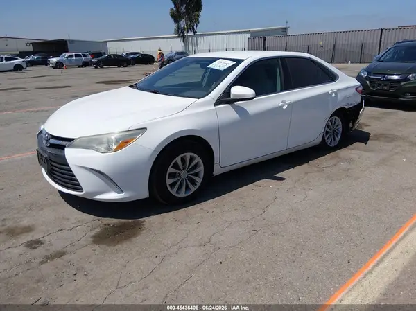 4T1BF1FK1HU644144 2017 TOYOTA CAMRY - Image 2