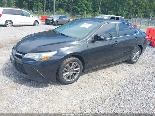 4T1BF1FK1HU644225 2017 TOYOTA CAMRY - Image 2