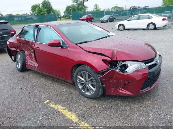 4T1BF1FK1HU644600 2017 TOYOTA CAMRY - Image 1