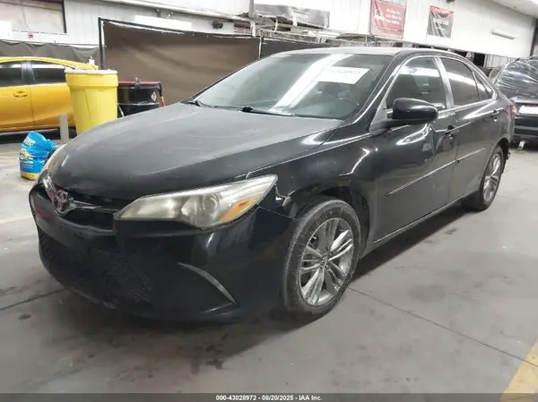 4T1BF1FK1HU645987 2017 TOYOTA CAMRY - Image 2