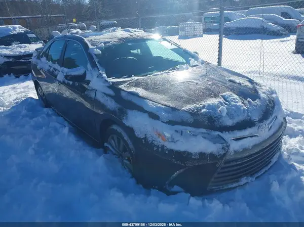4T1BF1FK1HU647884 2017 TOYOTA CAMRY - Image 1