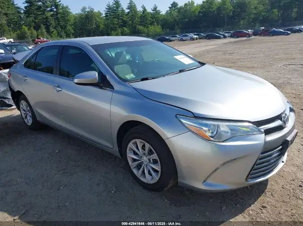 4T1BF1FK1HU647903 2017 TOYOTA CAMRY - Image 1
