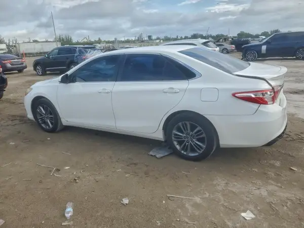 4T1BF1FK1HU648548 2017 TOYOTA CAMRY - Image 2