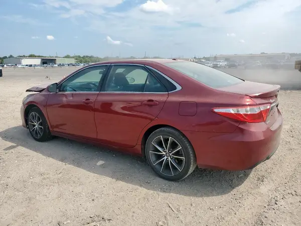 4T1BF1FK1HU650011 2017 TOYOTA CAMRY - Image 2