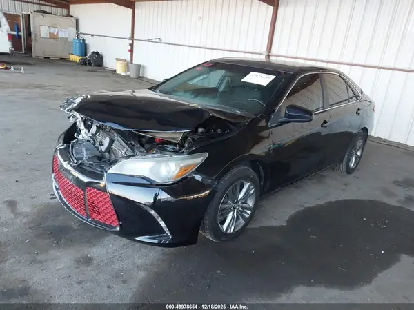 4T1BF1FK1HU650929 2017 TOYOTA CAMRY - Image 2