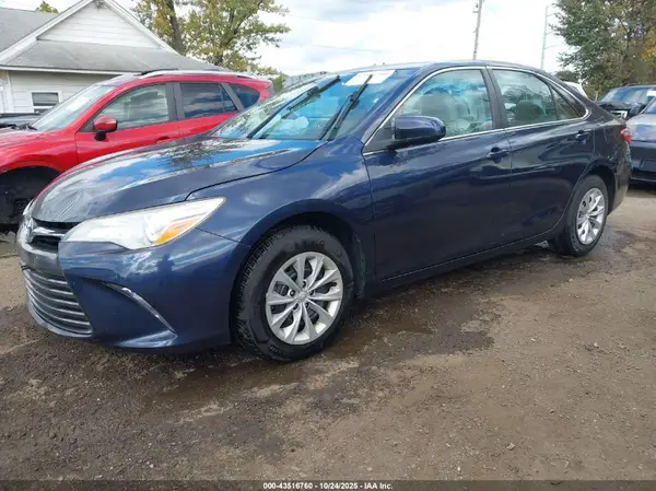 4T1BF1FK1HU653135 2017 TOYOTA CAMRY - Image 2