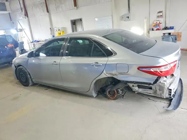 4T1BF1FK1HU653703 2017 TOYOTA CAMRY - Image 2