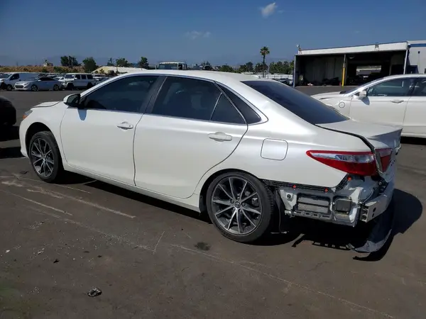 4T1BF1FK1HU656133 2017 TOYOTA CAMRY - Image 2