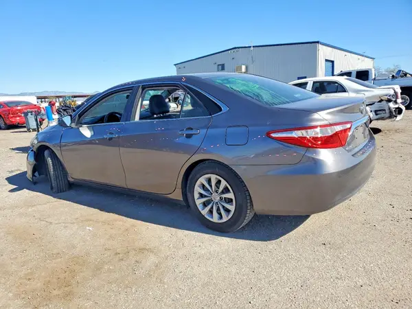 4T1BF1FK1HU657864 2017 TOYOTA CAMRY - Image 2