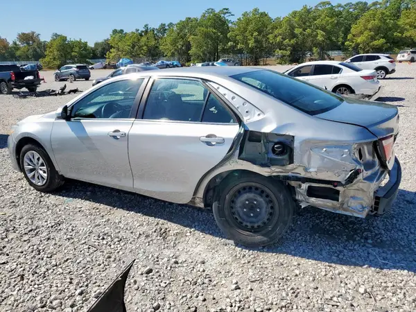 4T1BF1FK1HU658111 2017 TOYOTA CAMRY - Image 2