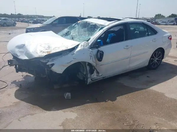 4T1BF1FK1HU658173 2017 TOYOTA CAMRY - Image 2