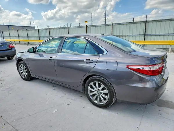 4T1BF1FK1HU660280 2017 TOYOTA CAMRY - Image 2