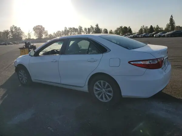 4T1BF1FK1HU663597 2017 TOYOTA CAMRY - Image 2