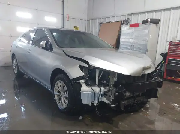4T1BF1FK1HU666581 2017 TOYOTA CAMRY - Image 1
