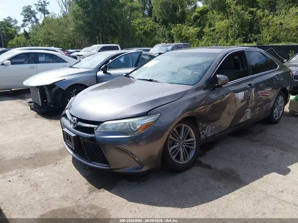 4T1BF1FK1HU670100 2017 TOYOTA CAMRY - Image 2