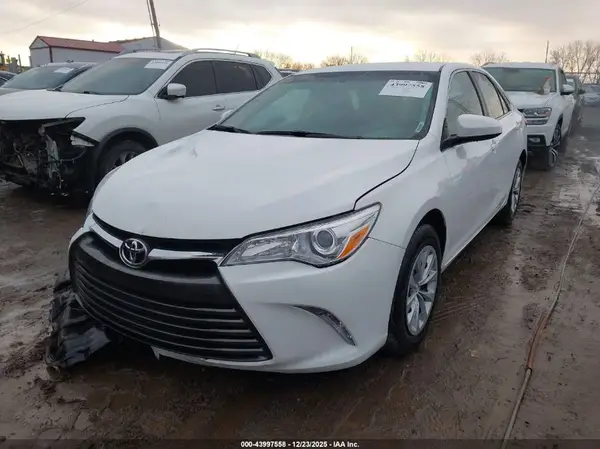 4T1BF1FK1HU670968 2017 TOYOTA CAMRY - Image 2