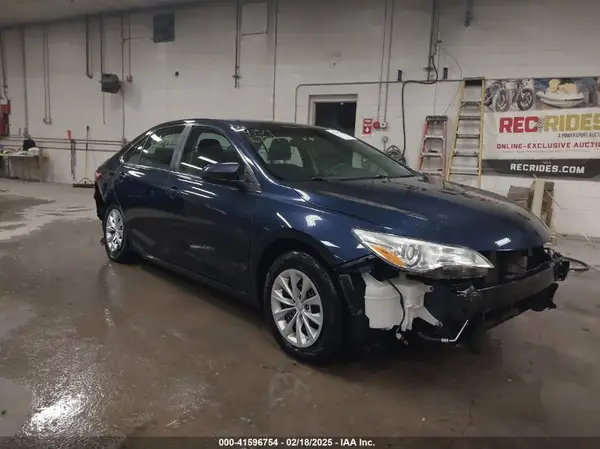 4T1BF1FK1HU672526 2017 TOYOTA CAMRY - Image 1