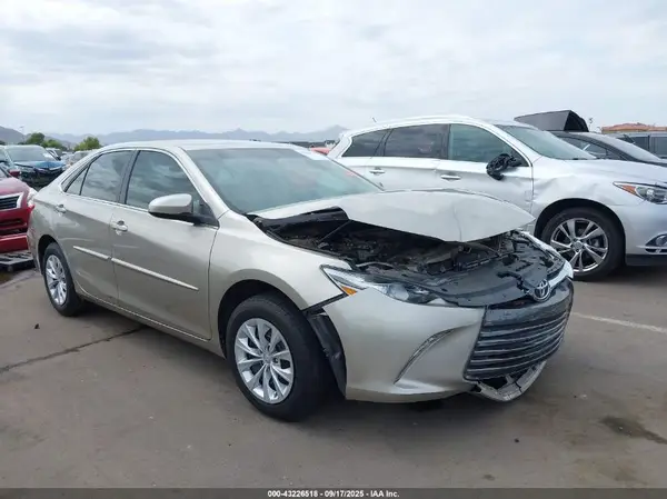 4T1BF1FK1HU673322 2017 TOYOTA CAMRY - Image 1