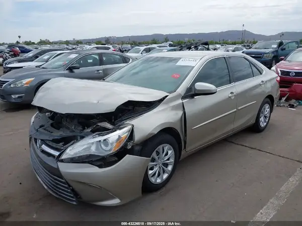 4T1BF1FK1HU673322 2017 TOYOTA CAMRY - Image 2