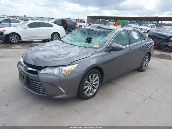 4T1BF1FK1HU674227 2017 TOYOTA CAMRY - Image 2
