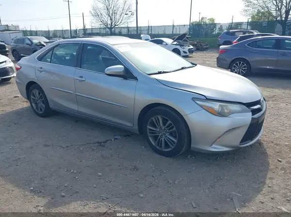 4T1BF1FK1HU674891 2017 TOYOTA CAMRY - Image 1