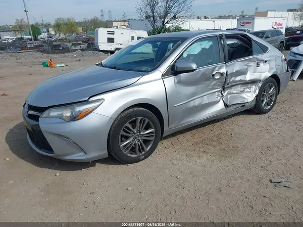 4T1BF1FK1HU674891 2017 TOYOTA CAMRY - Image 2
