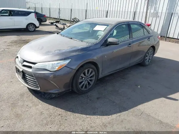 4T1BF1FK1HU674972 2017 TOYOTA CAMRY - Image 2