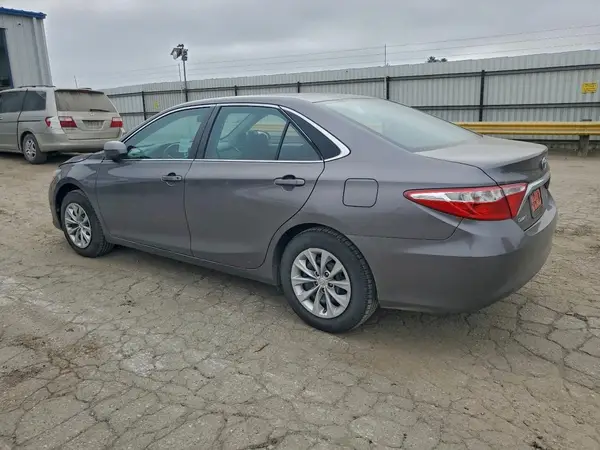 4T1BF1FK1HU675829 2017 TOYOTA CAMRY - Image 2