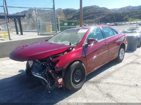 4T1BF1FK1HU676687 2017 TOYOTA CAMRY - Image 2
