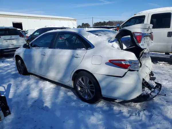 4T1BF1FK1HU677645 2017 TOYOTA CAMRY - Image 2