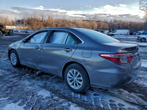 4T1BF1FK1HU678116 2017 TOYOTA CAMRY - Image 2