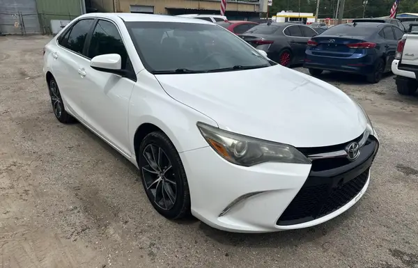 4T1BF1FK1HU679704 2017 TOYOTA CAMRY - Image 1
