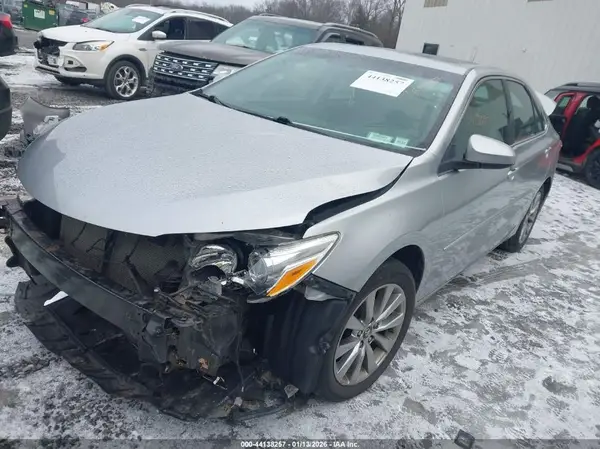 4T1BF1FK1HU679959 2017 TOYOTA CAMRY - Image 2