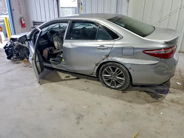 4T1BF1FK1HU681517 2017 TOYOTA CAMRY - Image 2