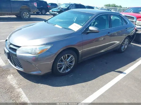 4T1BF1FK1HU681713 2017 TOYOTA CAMRY - Image 2