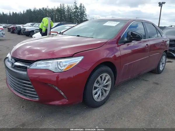 4T1BF1FK1HU683008 2017 TOYOTA CAMRY - Image 2