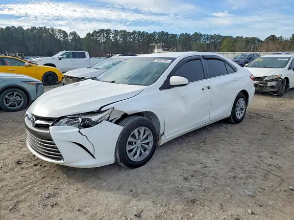 4T1BF1FK1HU683588 2017 TOYOTA CAMRY - Image 1