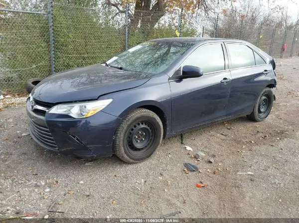 4T1BF1FK1HU685955 2017 TOYOTA CAMRY - Image 2