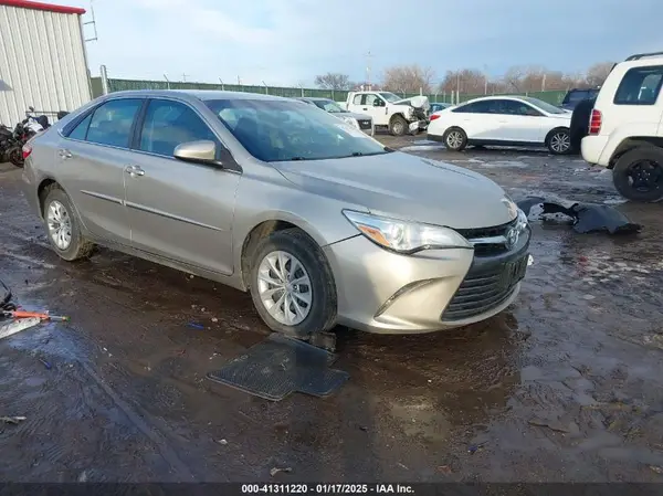 4T1BF1FK1HU686149 2017 TOYOTA CAMRY - Image 1