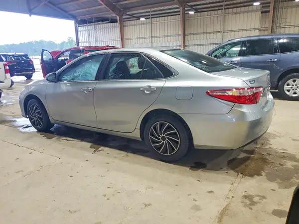 4T1BF1FK1HU688399 2017 TOYOTA CAMRY - Image 2