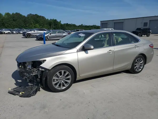 4T1BF1FK1HU690265 2017 TOYOTA CAMRY - Image 1