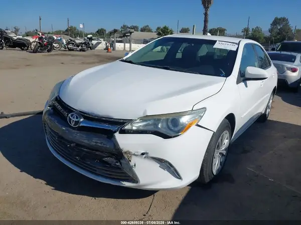 4T1BF1FK1HU693635 2017 TOYOTA CAMRY - Image 2