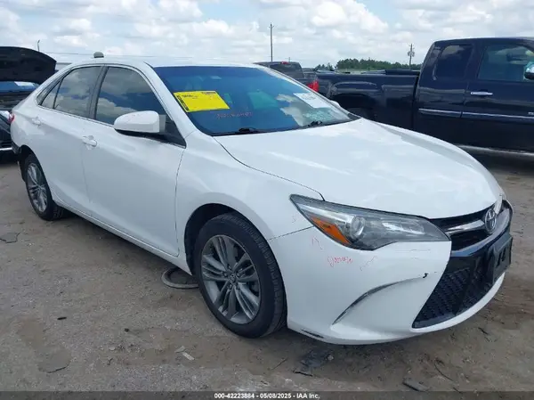 4T1BF1FK1HU694770 2017 TOYOTA CAMRY - Image 1