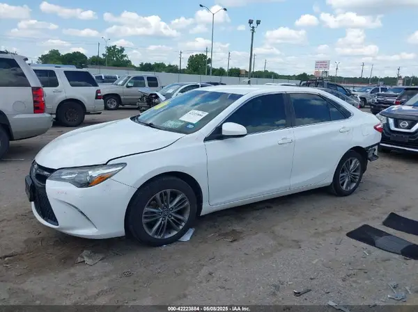 4T1BF1FK1HU694770 2017 TOYOTA CAMRY - Image 2